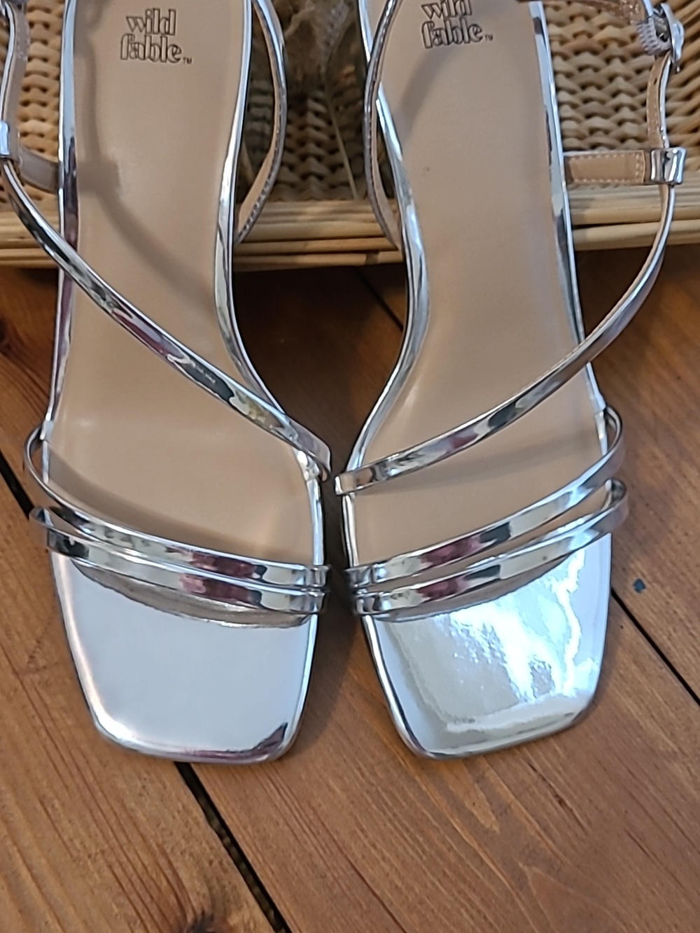 Wild Fable Blaire Heels in Metallic Silver LIKE NEW - Picture 2 of 2